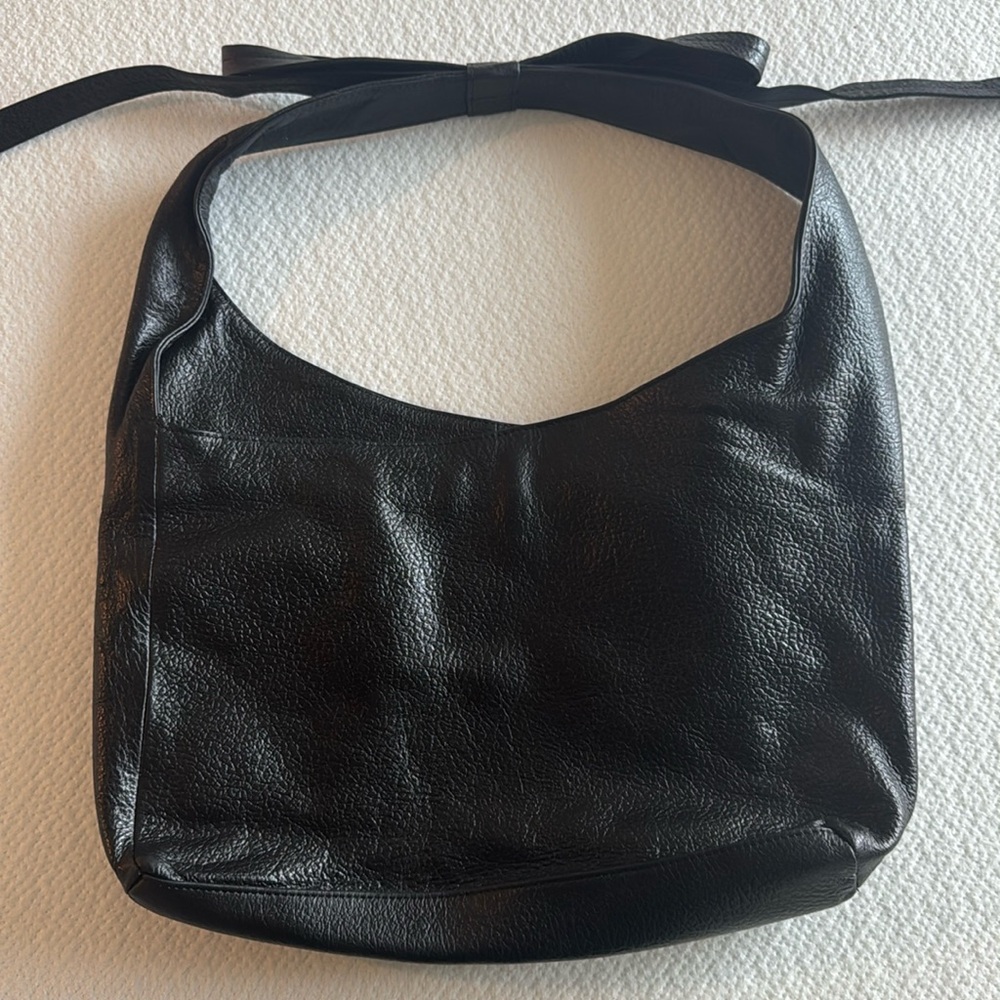 Lulus Cutest Marvel Black Leather Bow Handbag